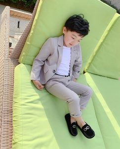 vest bé trai trẻ trung